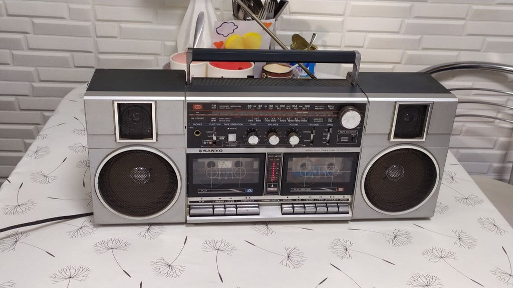 Sanyo M-W2K double cassette boombox front panel and radio dial