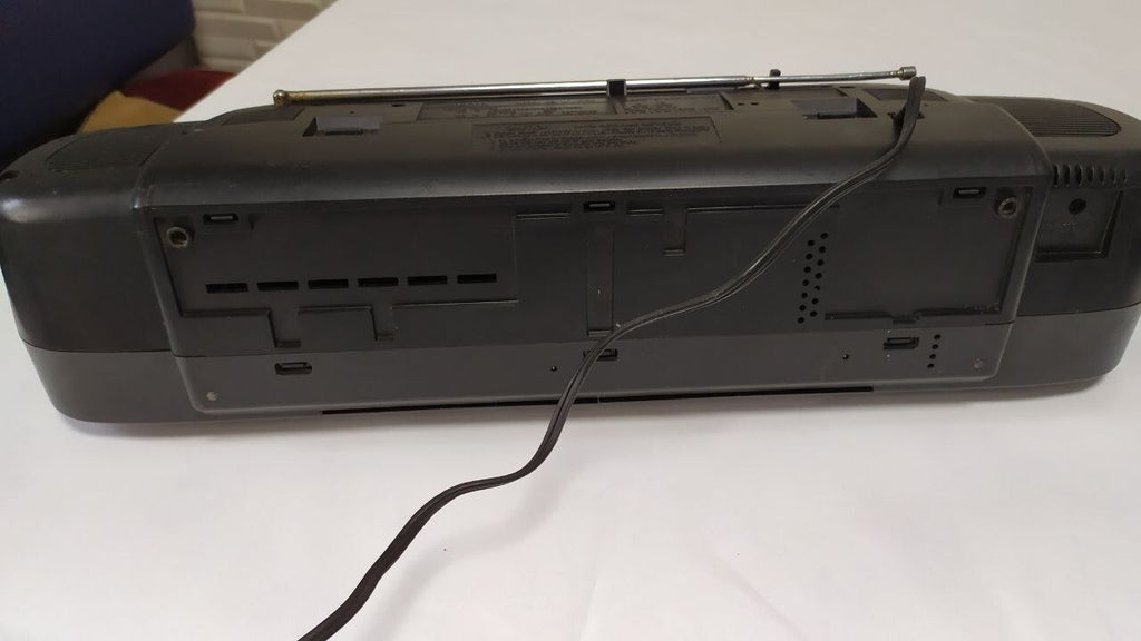 Vintage cassette recorder 3-band graphic equalizer and radio dial – detail 12
