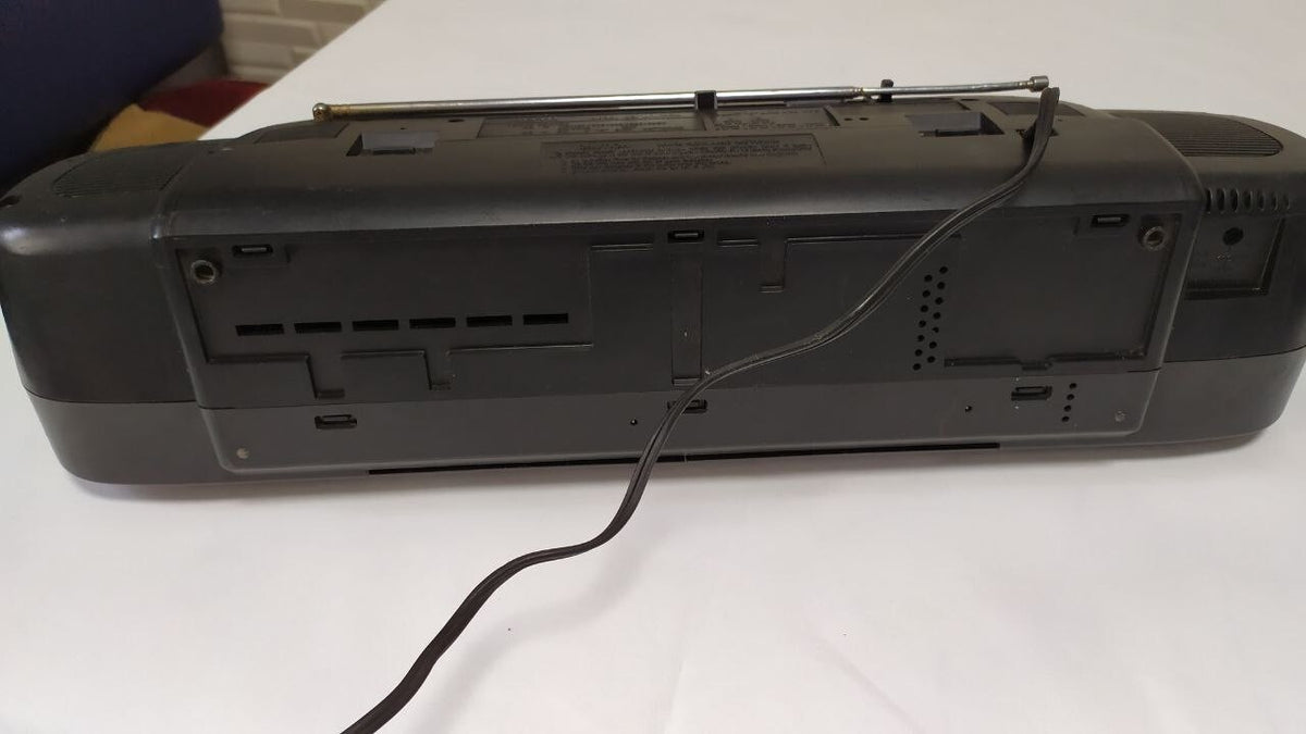 Vintage cassette recorder 3-band graphic equalizer and radio dial – detail 12