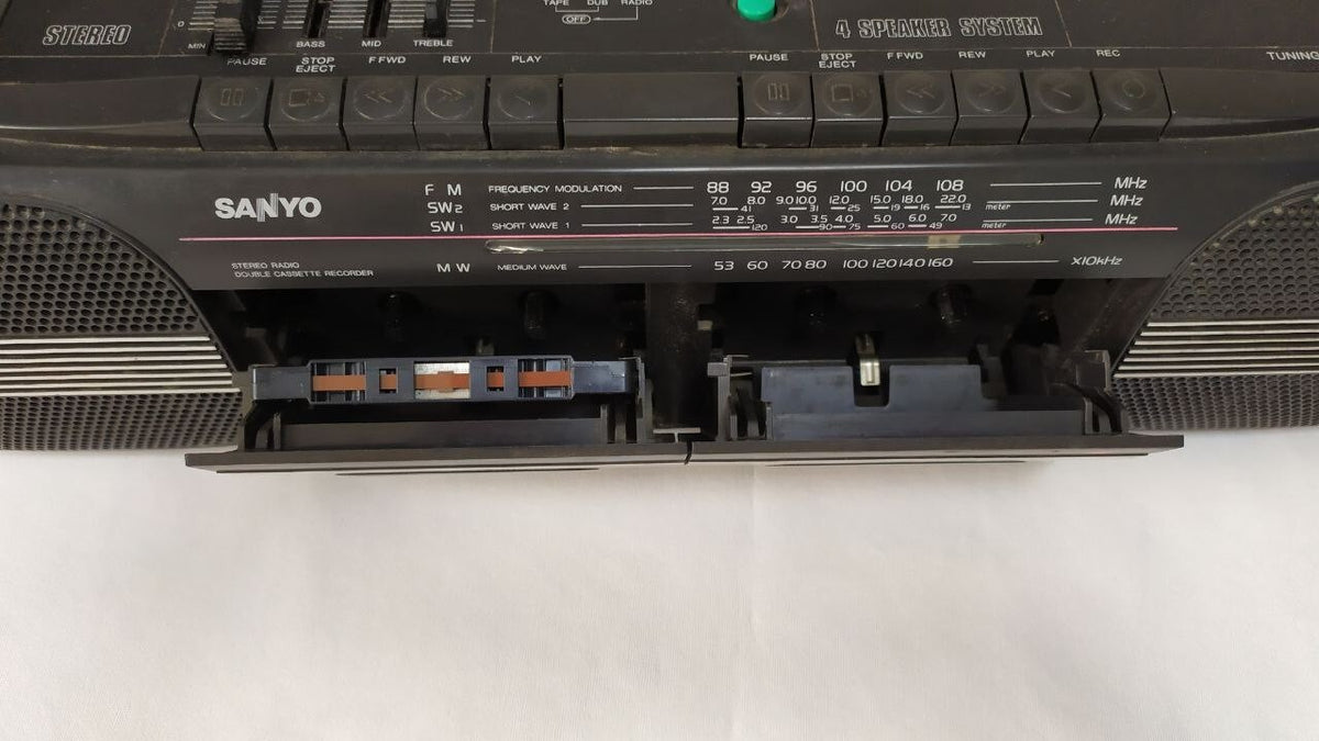 Shortwave radio boombox antenna and battery compartment – detail 7