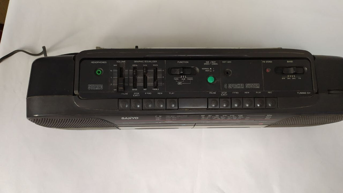 Vintage cassette recorder 3-band graphic equalizer and radio dial – detail 9