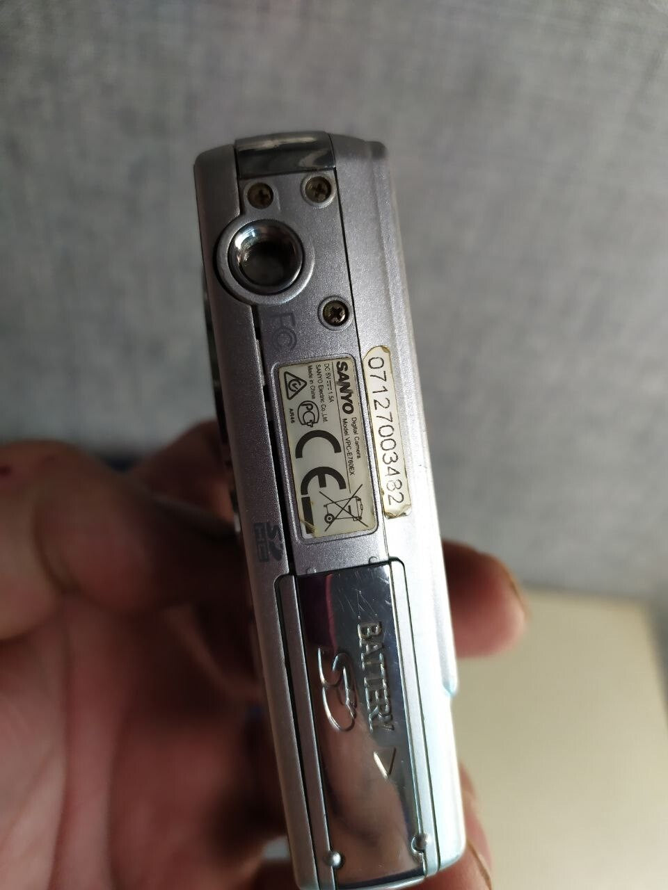 Sanyo VPC-E760EX box, charger, cables, CD-ROM and manual – detail 10