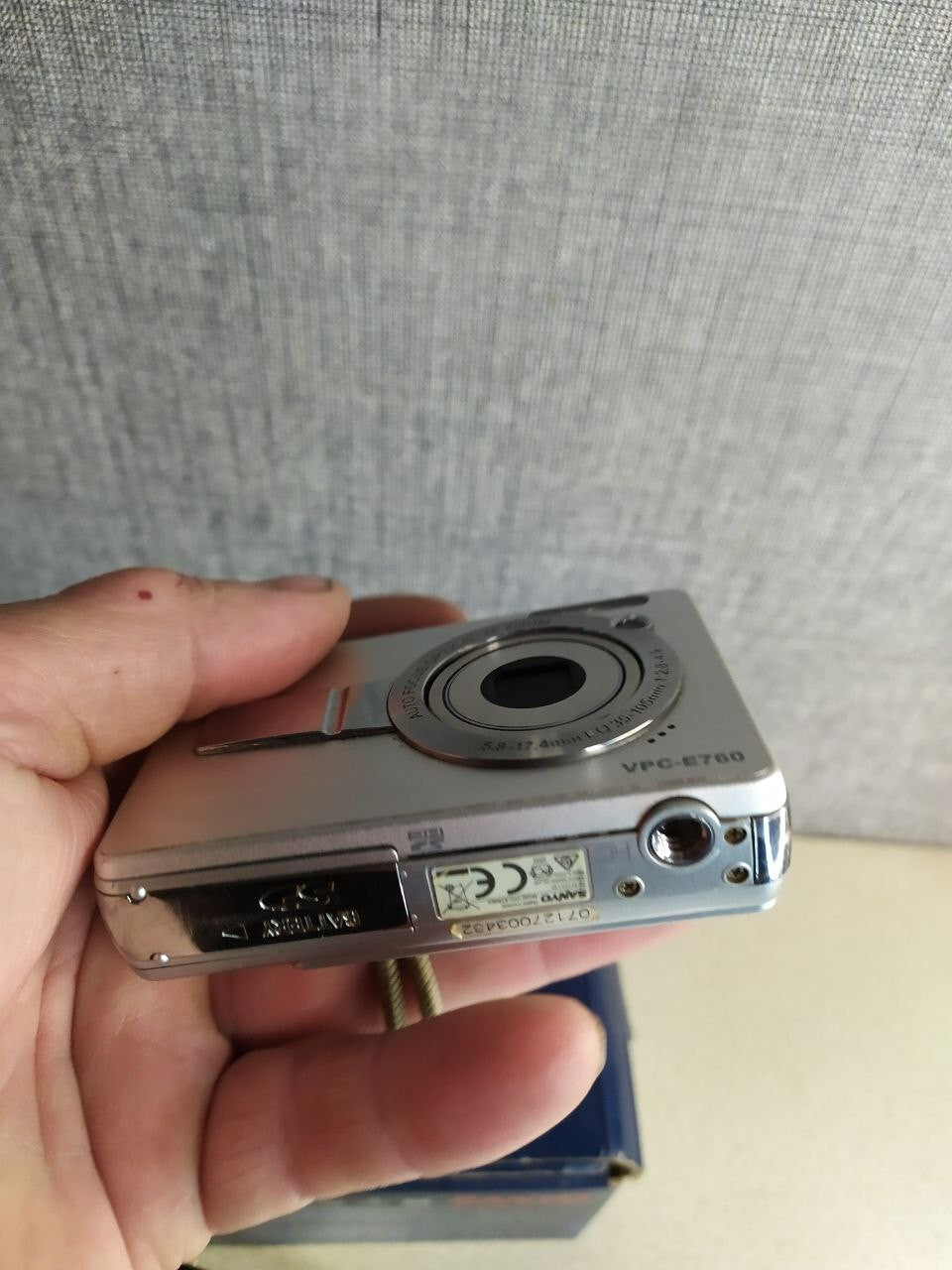 Vintage digital camera Sanyo VPC-E760 front view with 3x zoom lens