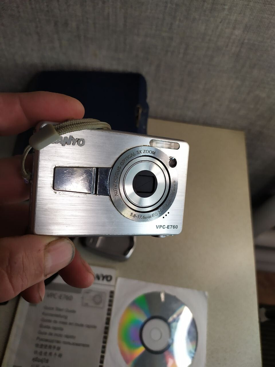 Vintage digital camera Sanyo VPC-E760 front view with 3x zoom lens – detail 8