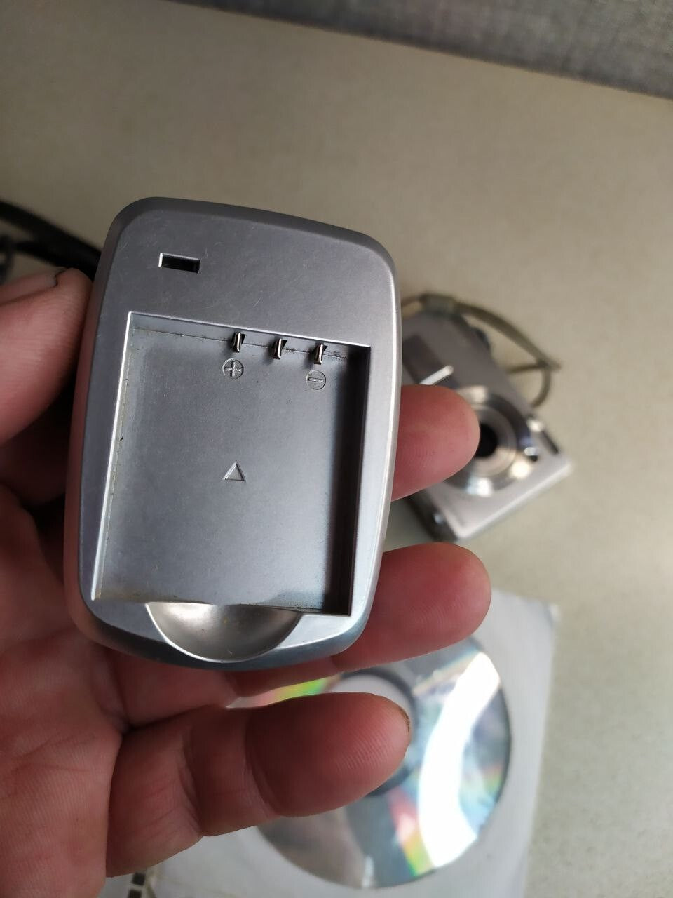 Old digital camera for parts: rear 2.5-inch LCD with surface scratches – detail 9