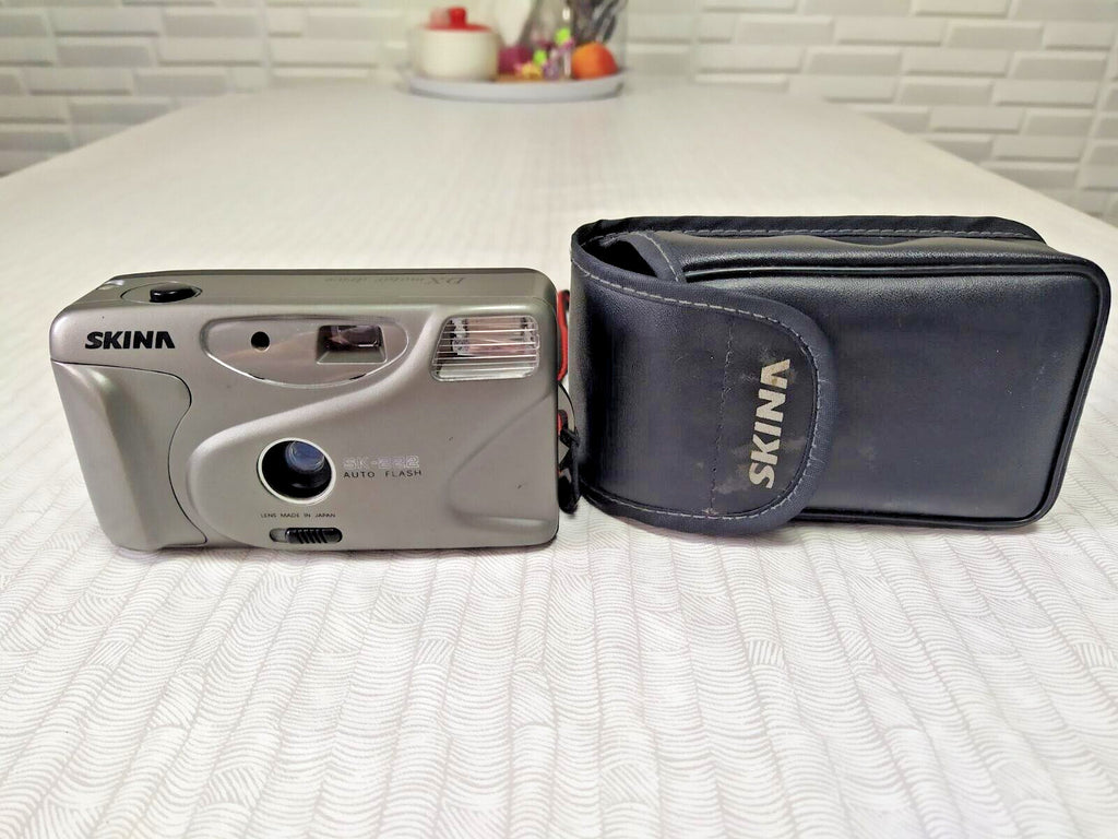 Vintage Skina focus free compact camera with built-in auto flash