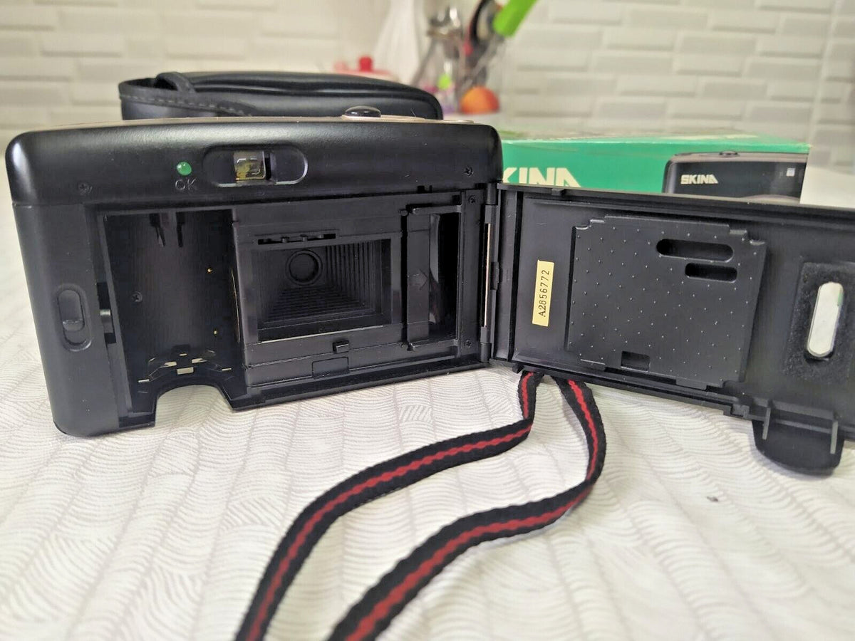 35mm point and shoot camera with DX system and motor drive – detail 9