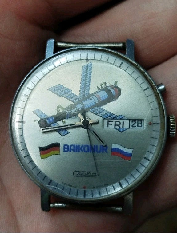 Slava caliber 2428 mechanical wristwatch with day and date window