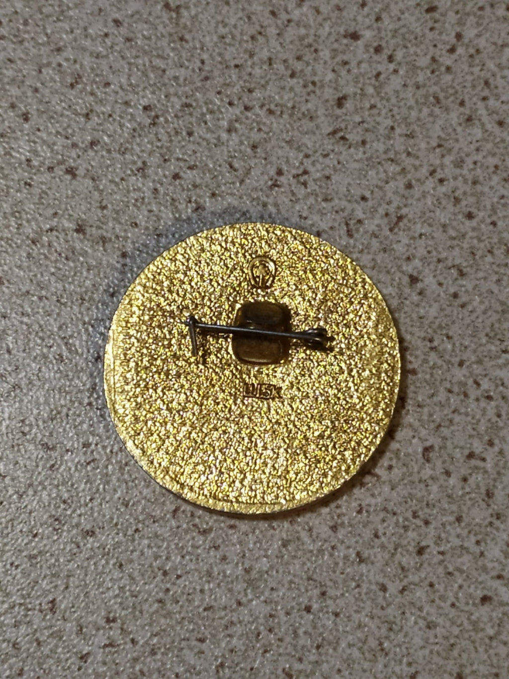Soviet 1917 October commemorative pin front view – detail 5