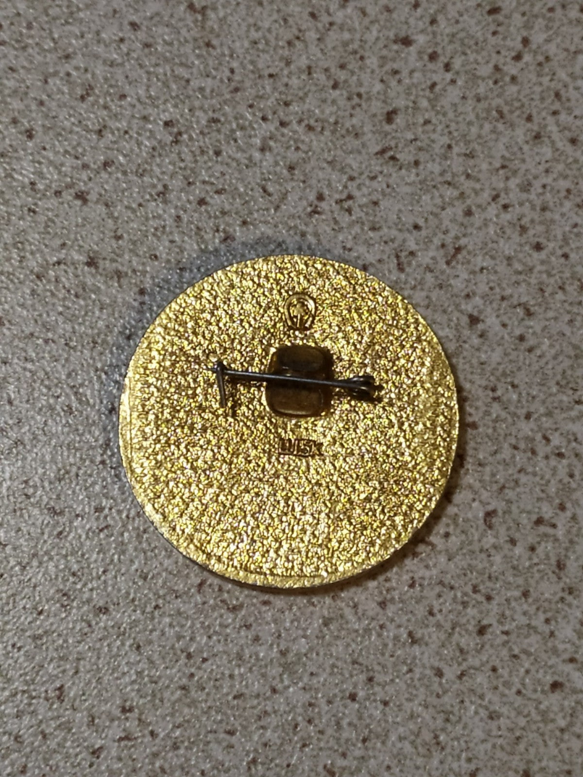 Soviet 1917 October commemorative pin front view – detail 5