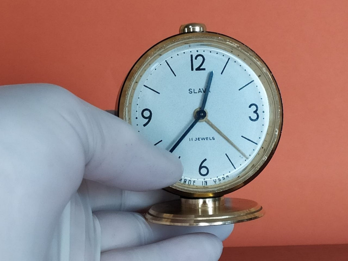 Slava alarm clock showing patina on brass parts – detail 13