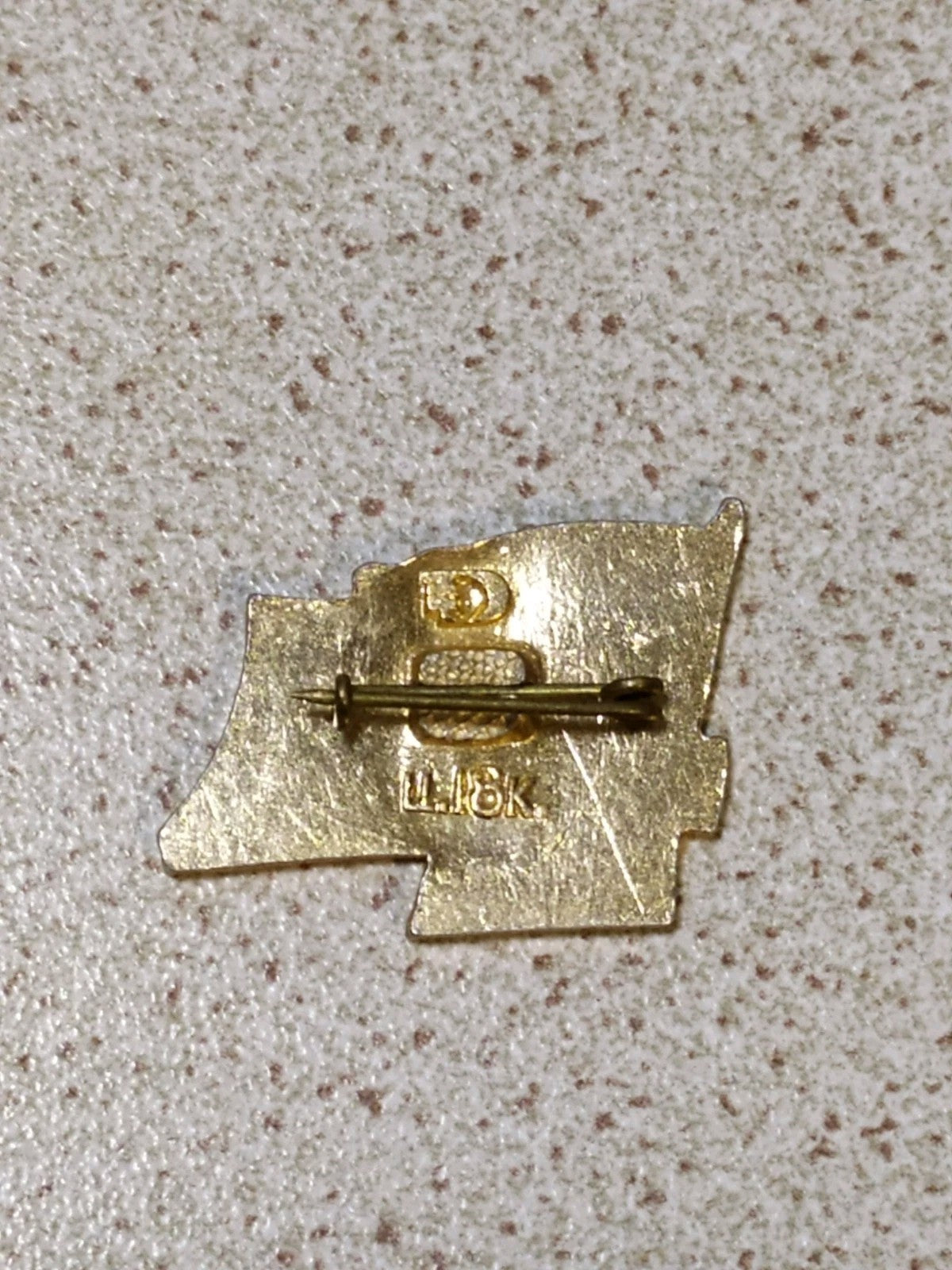USSR commemorative pin with red flag and dates 1917-1987 – detail 5