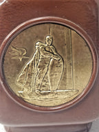 Vintage Soviet lamp with brass medallions of the Glory Monument and lion – detail 8