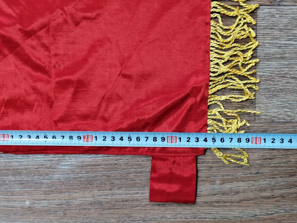 Gold embroidered lettering Workers of the world, unite on the red banner – detail 12