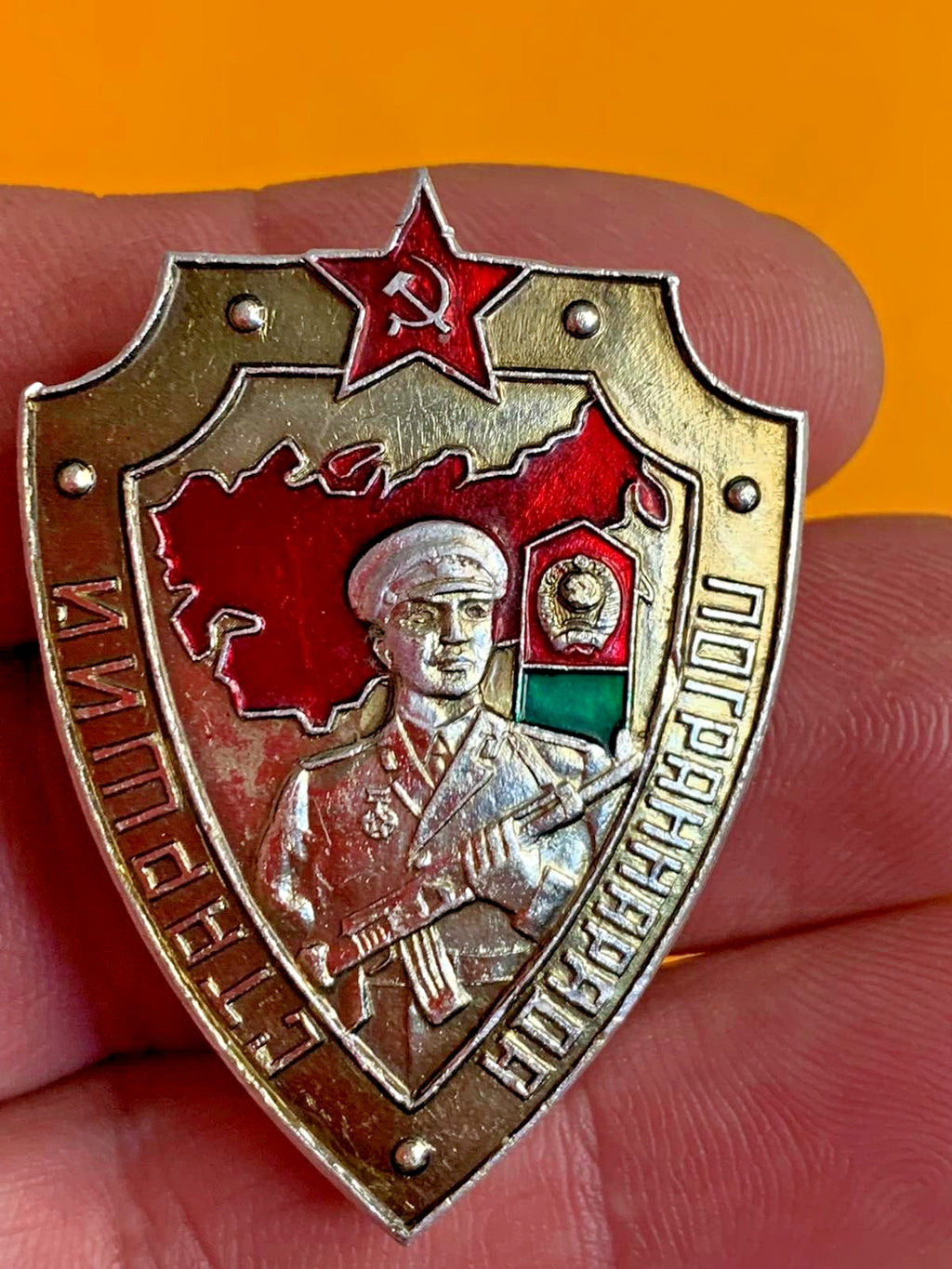 Screw-back reverse of the USSR border guard badge – detail 7