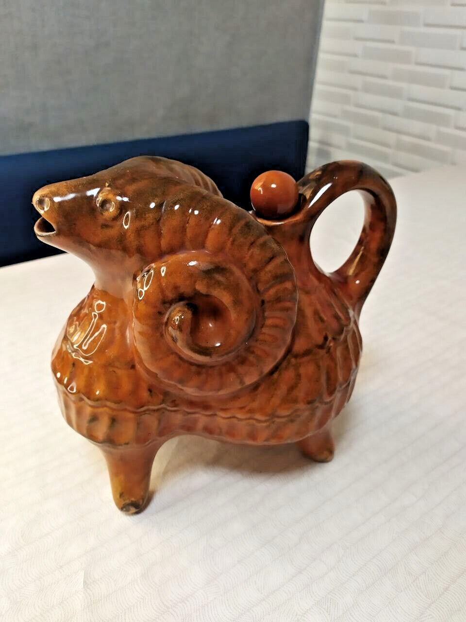 Vasilkovskaya majolica ram figurine side view