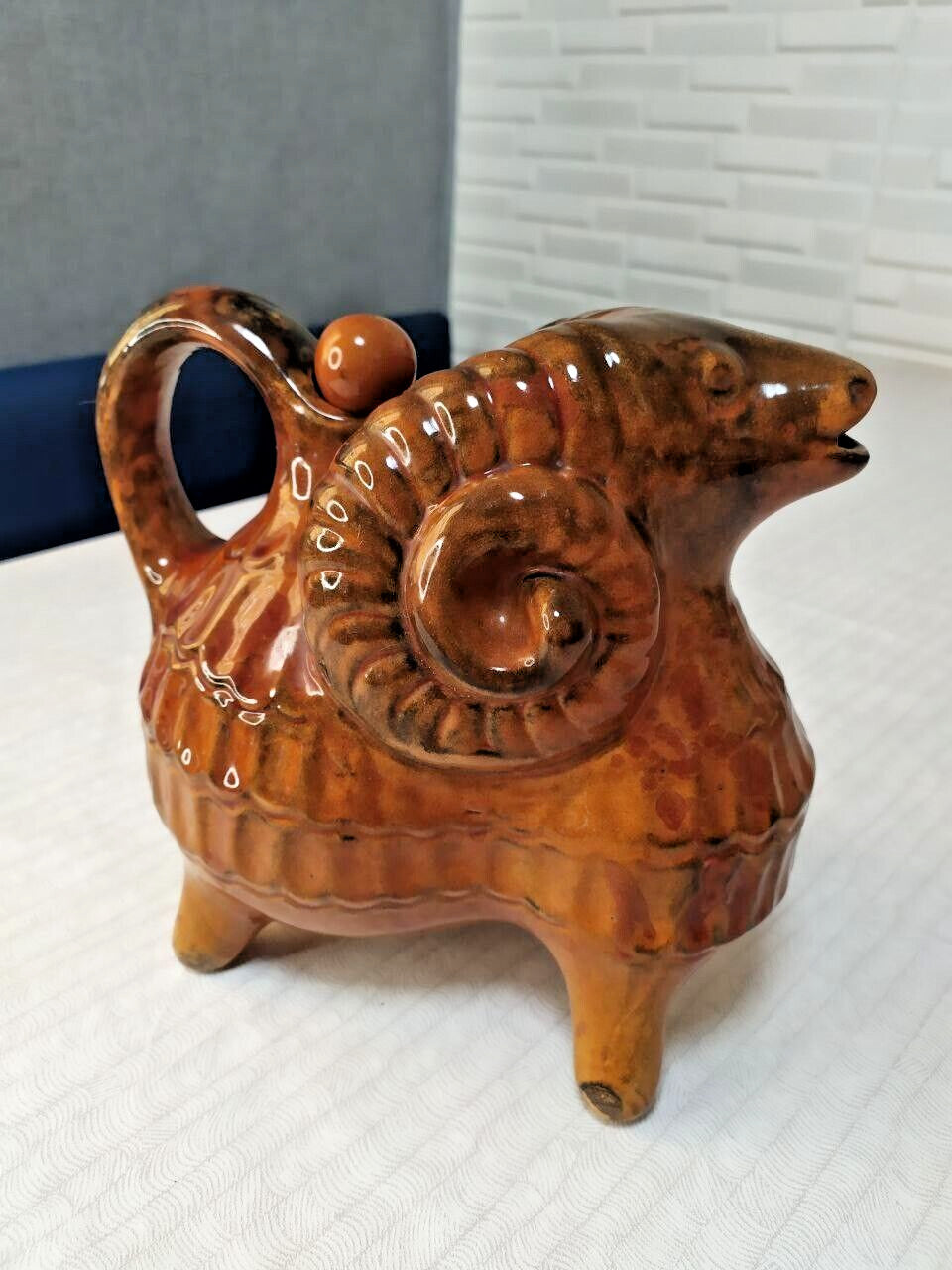 Base of the Vasylkiv majolica ram figurine made in the USSR – detail 7