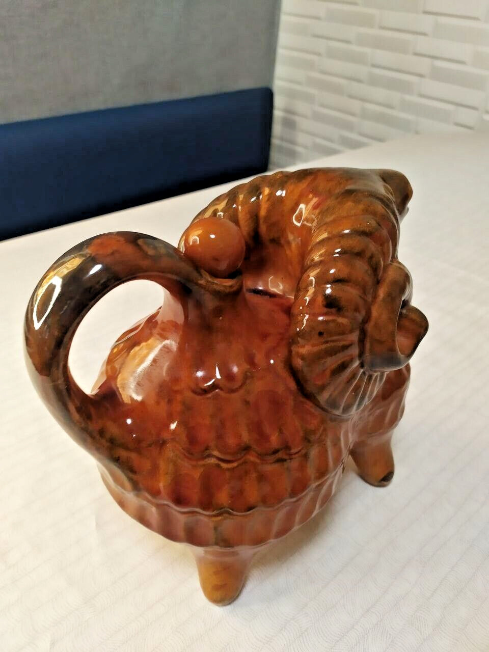 Vasilkovskaya majolica ram figurine side view – detail 8
