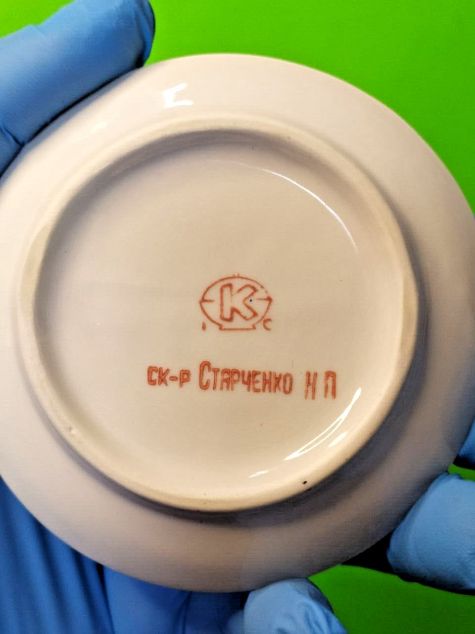 Red stamp of Korosten Porcelain Factory on the reverse of the mini plate – detail 7