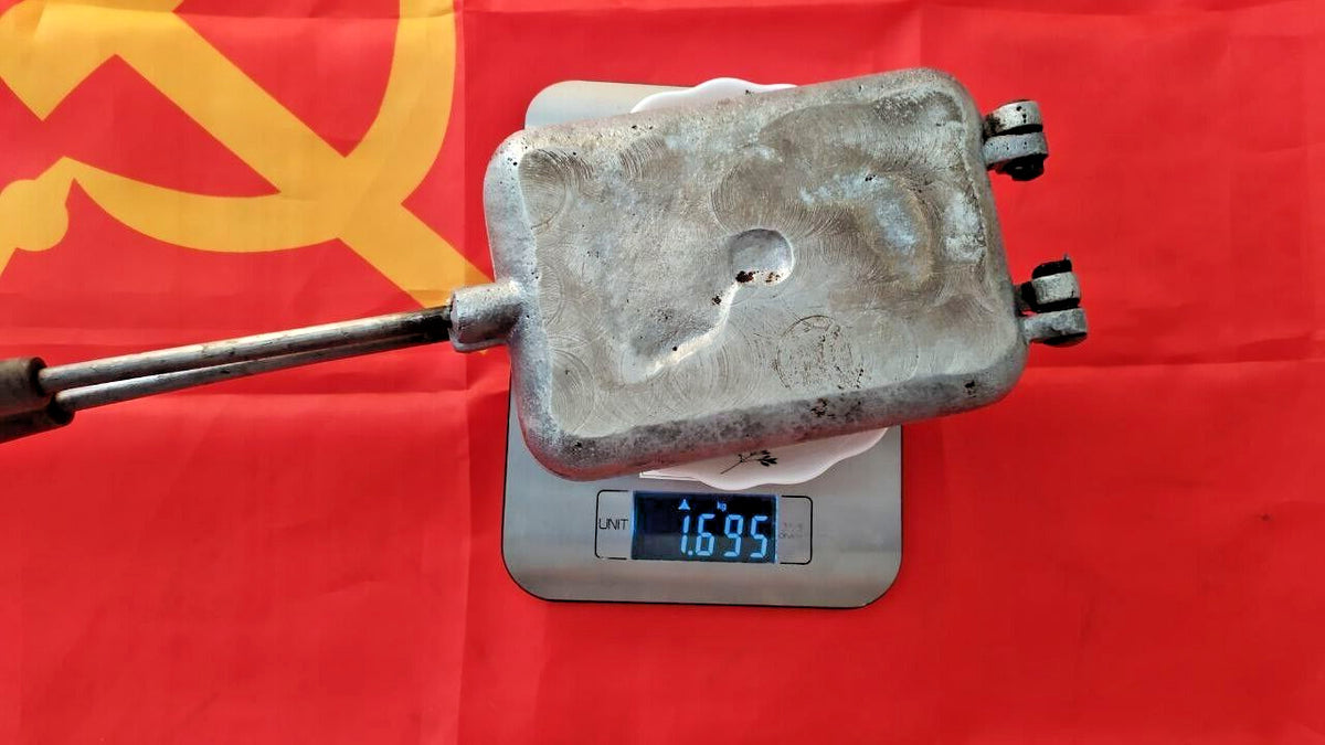 Vintage USSR oreshki mold with six mushroom halves and five walnut halves – detail 11