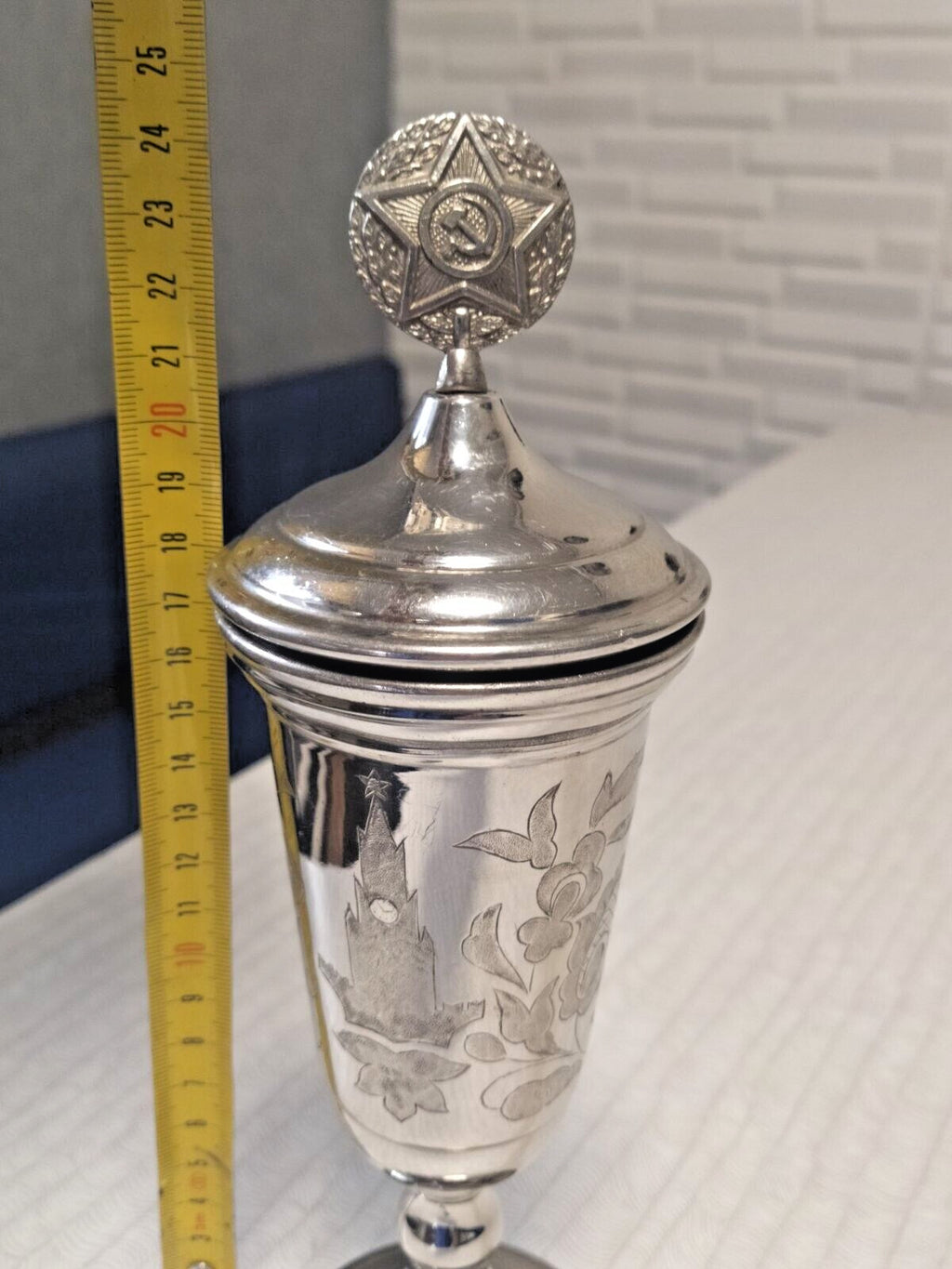 Floral engraving and natural patina on the silver-plated cupronickel cup – detail 10