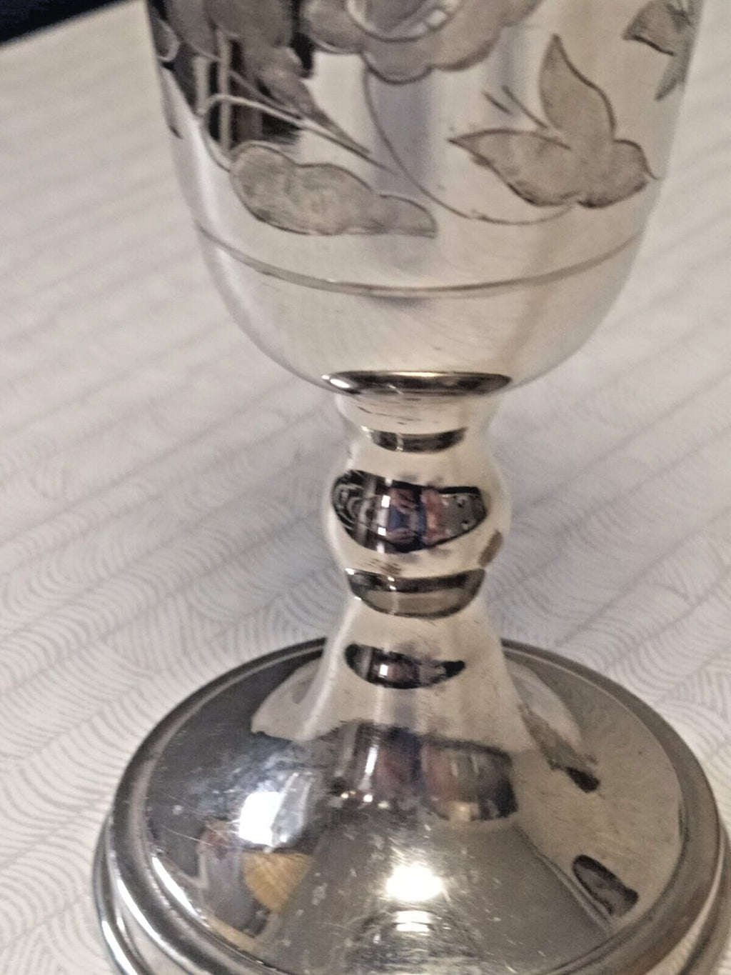 Floral engraving and natural patina on the silver-plated cupronickel cup – detail 7