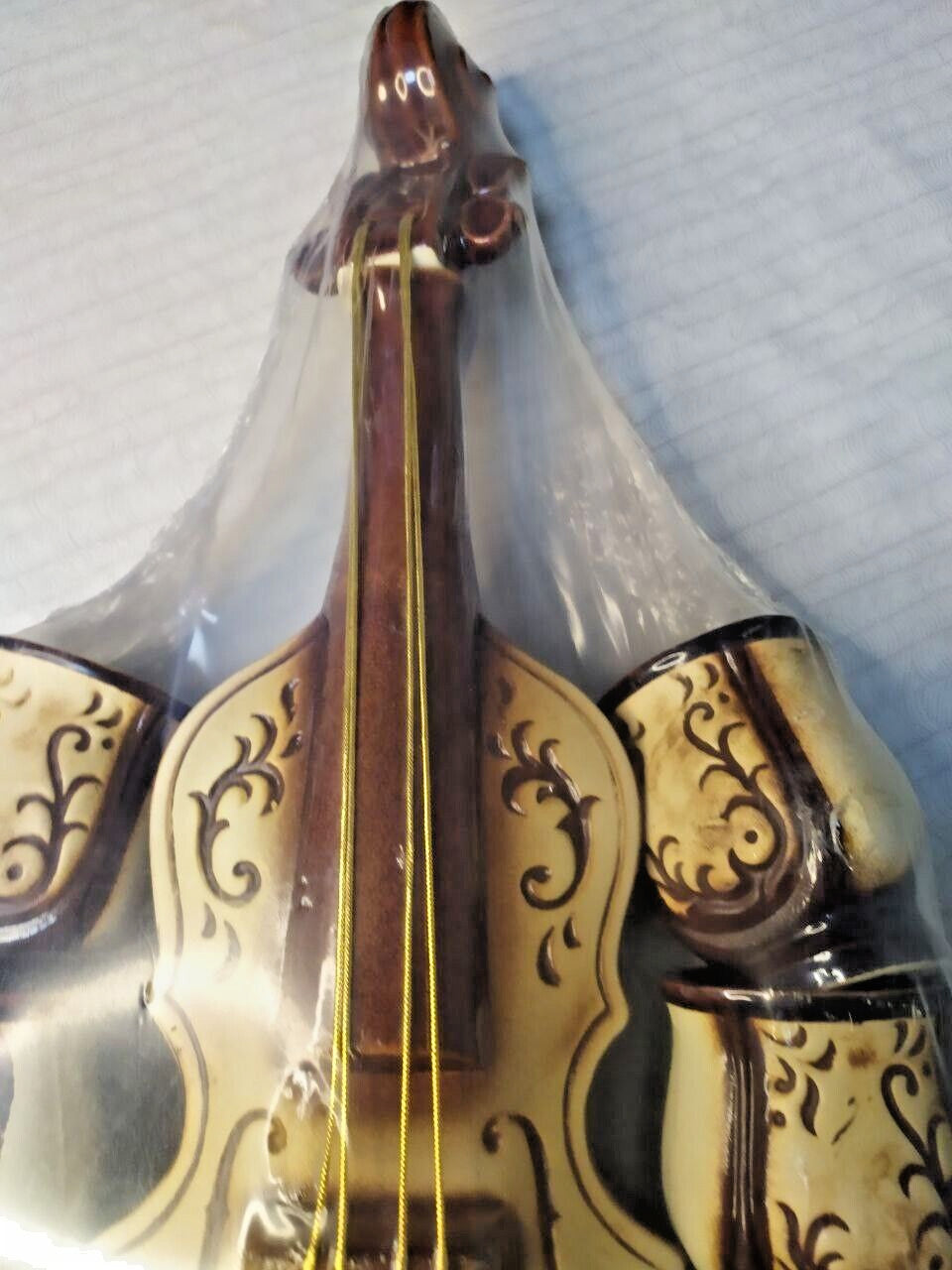 Violin decanter in cream with dark brown floral and scroll pattern – detail 5