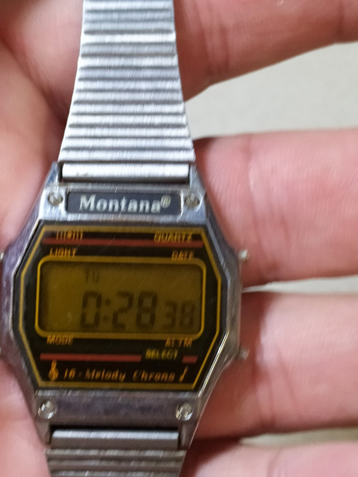 Montana digital watch face showing time and date display – detail 8