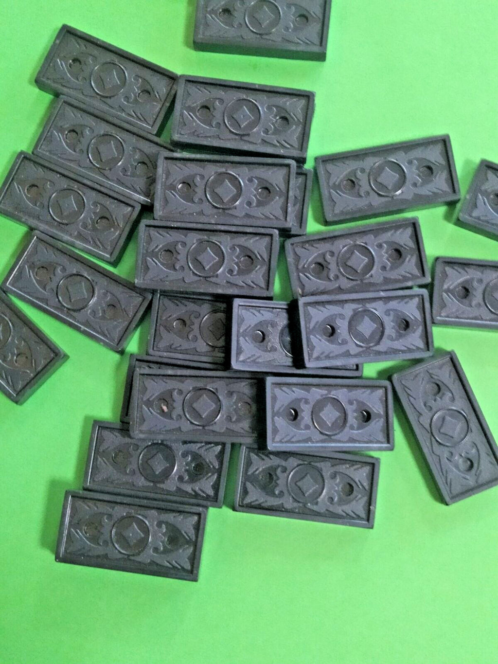 Original Soviet plastic case for the dominoes set – detail 9
