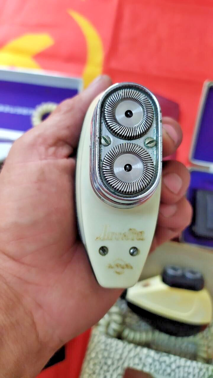 Group of five Soviet shavers with hard shell and soft vinyl travel cases – detail 13