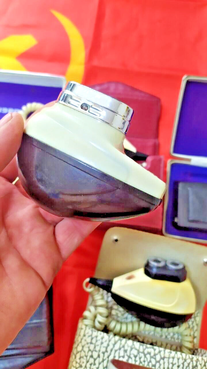 Vintage USSR Agidel electric shaver in its case – detail 14