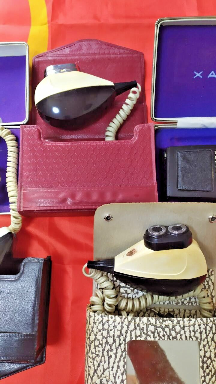 Vintage USSR Agidel electric shaver in its case