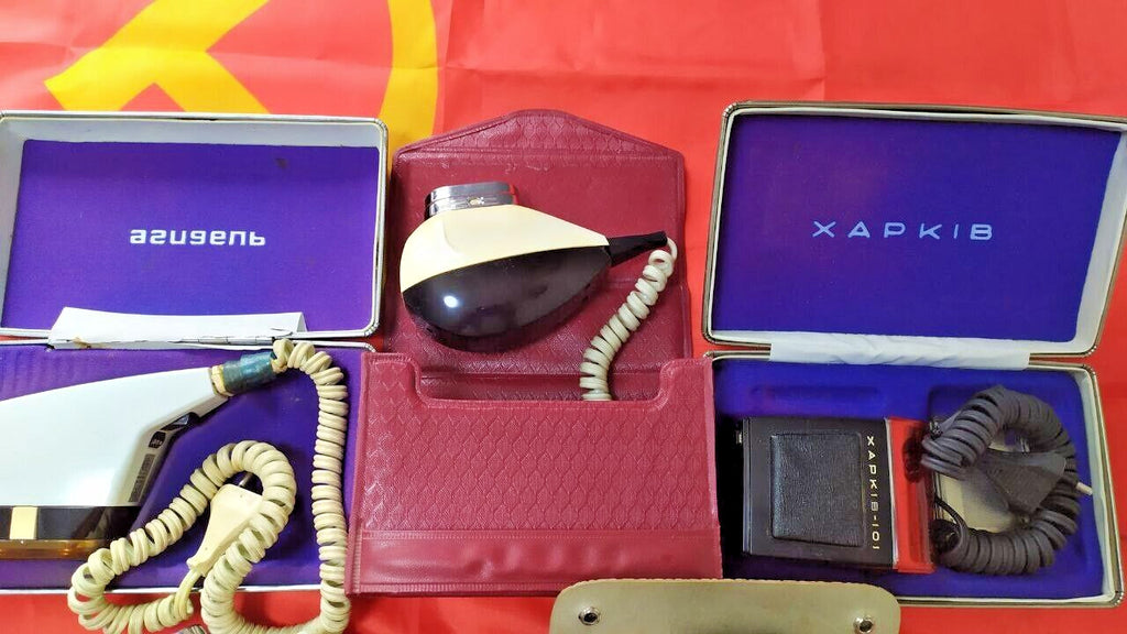 Vintage USSR Agidel electric shaver in its case – detail 5