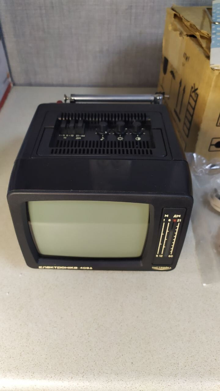 Elektronika 409-D television front view with screen and controls – detail 14