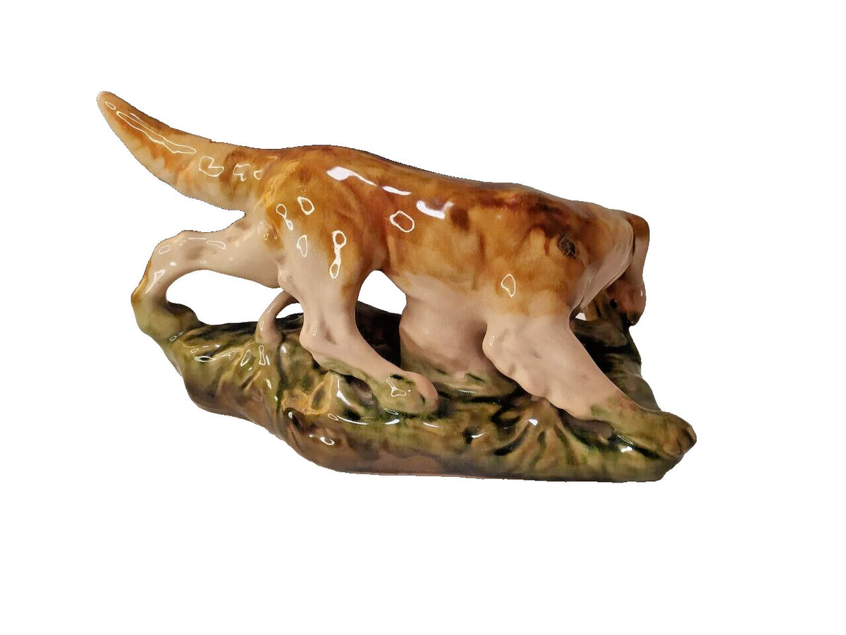 Hunting dog figurine with bird in its mouth, Soviet animalier art – detail 6