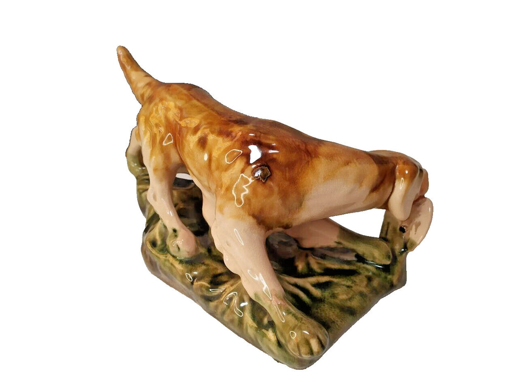 Hunting dog figurine with bird in its mouth, Soviet animalier art – detail 9