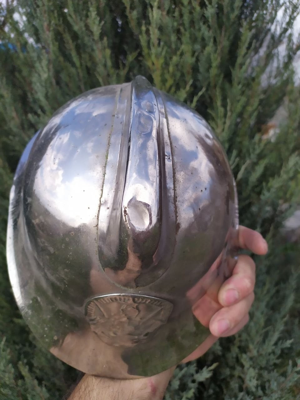 Steel top crest and patina of the 1949 Soviet firefighter helmet – detail 13