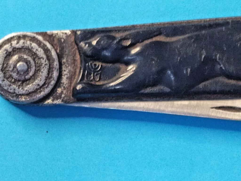 Belka folding pocket knife handle with raised squirrel image on both sides – detail 5