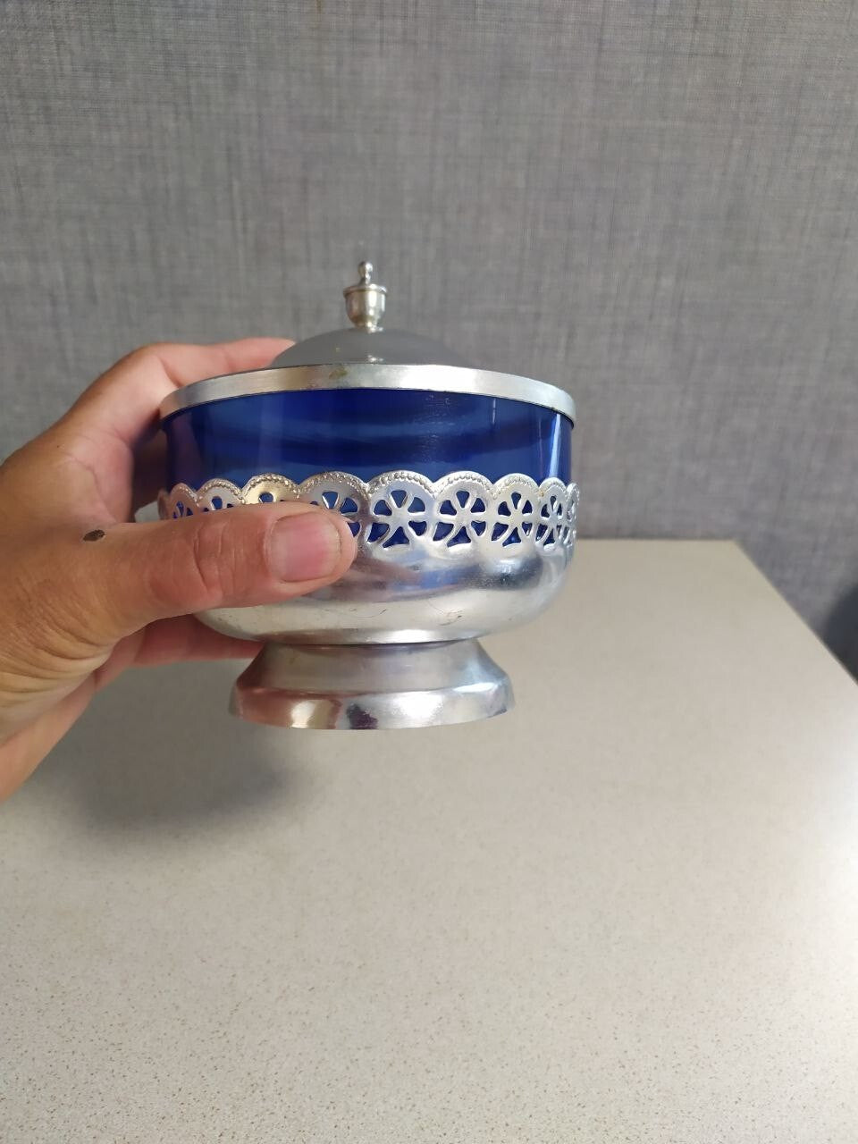 Cobalt blue sugar bowl with openwork silver-tone metal holder and pedestal base – detail 11