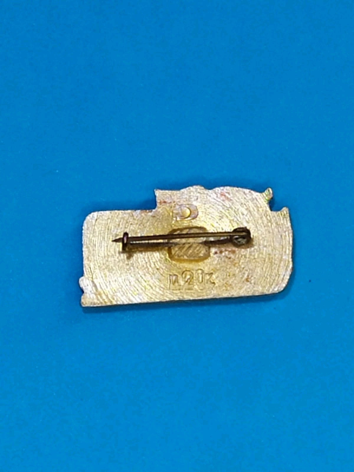 Red banner reading Slava Oktyabryu on a 1987 jubilee pin
