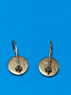 583 gold earrings close-up of the handmade design – detail 5