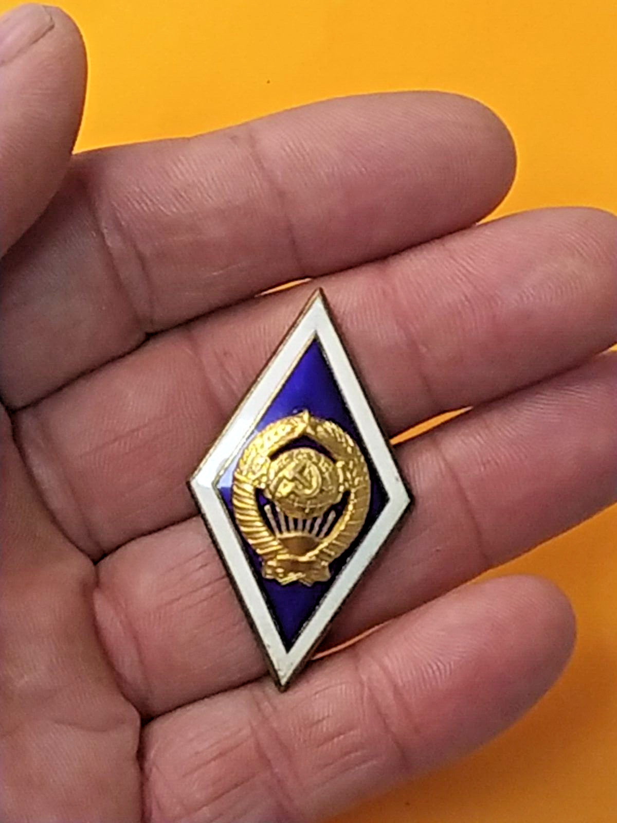 Leningrad Mint marked nut on Soviet graduation badge – detail 7