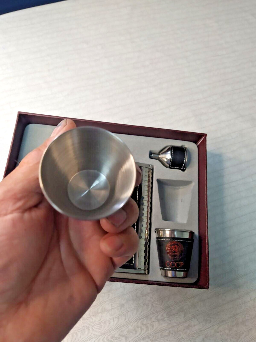 Curved 18 ounce flask with hinged screw-on lid – detail 10