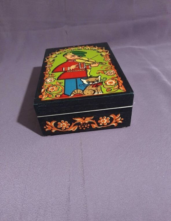 Soviet jewelry box interior lined with green faux velvet flock