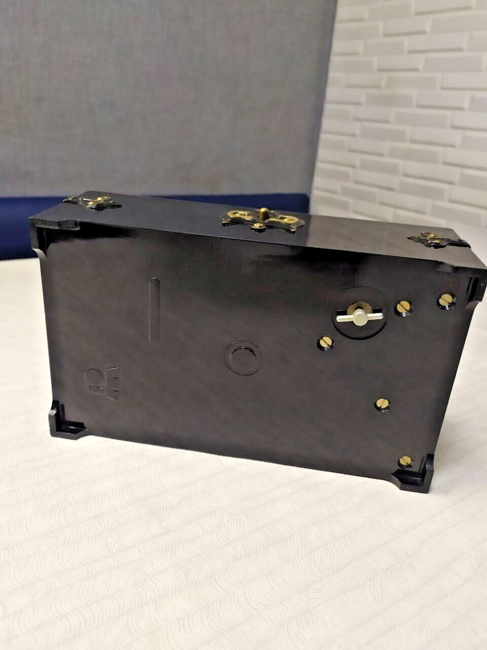 Karbolit Orekhovo-Zuyevo factory mark and winding key on the box bottom – detail 10