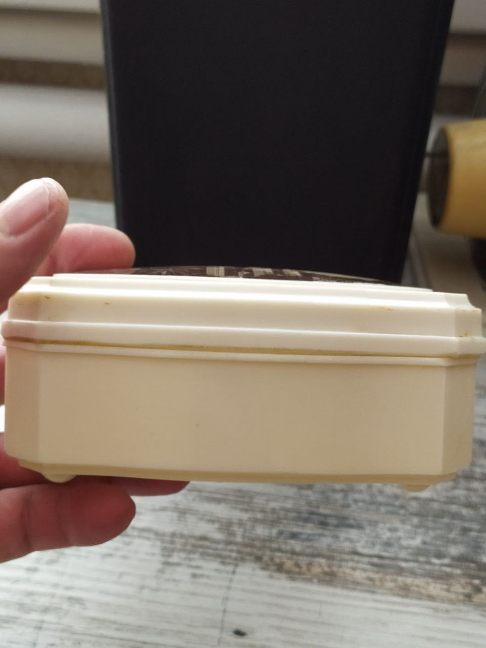 Soviet trinket box in cream plastic with wavy contoured shape – detail 8