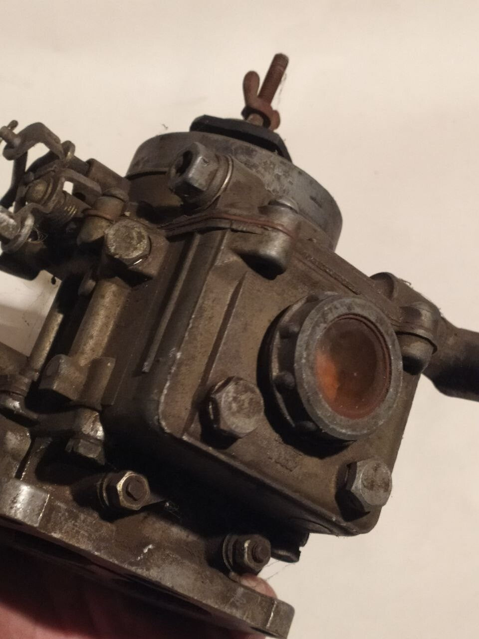 K-126 carburetor side view with throttle and choke linkages – detail 11