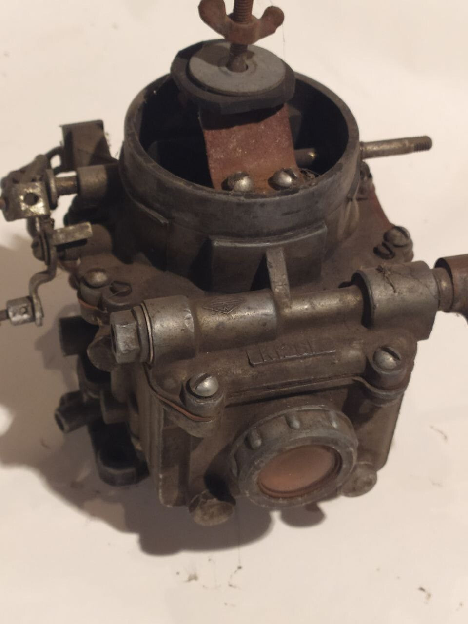 K-126 carburetor side view with throttle and choke linkages – detail 5