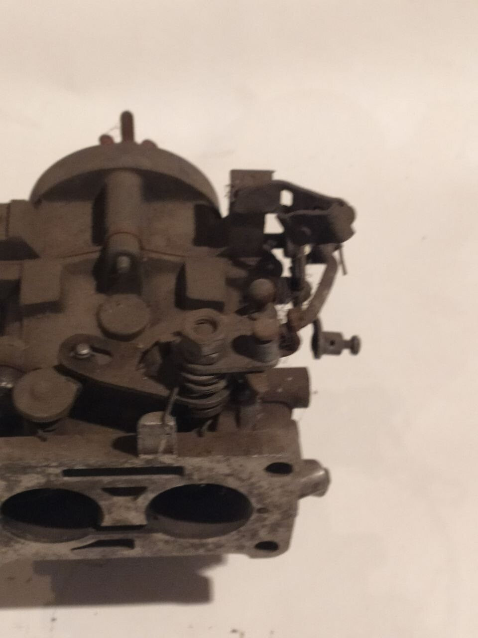K-126 carburetor side view with throttle and choke linkages – detail 8