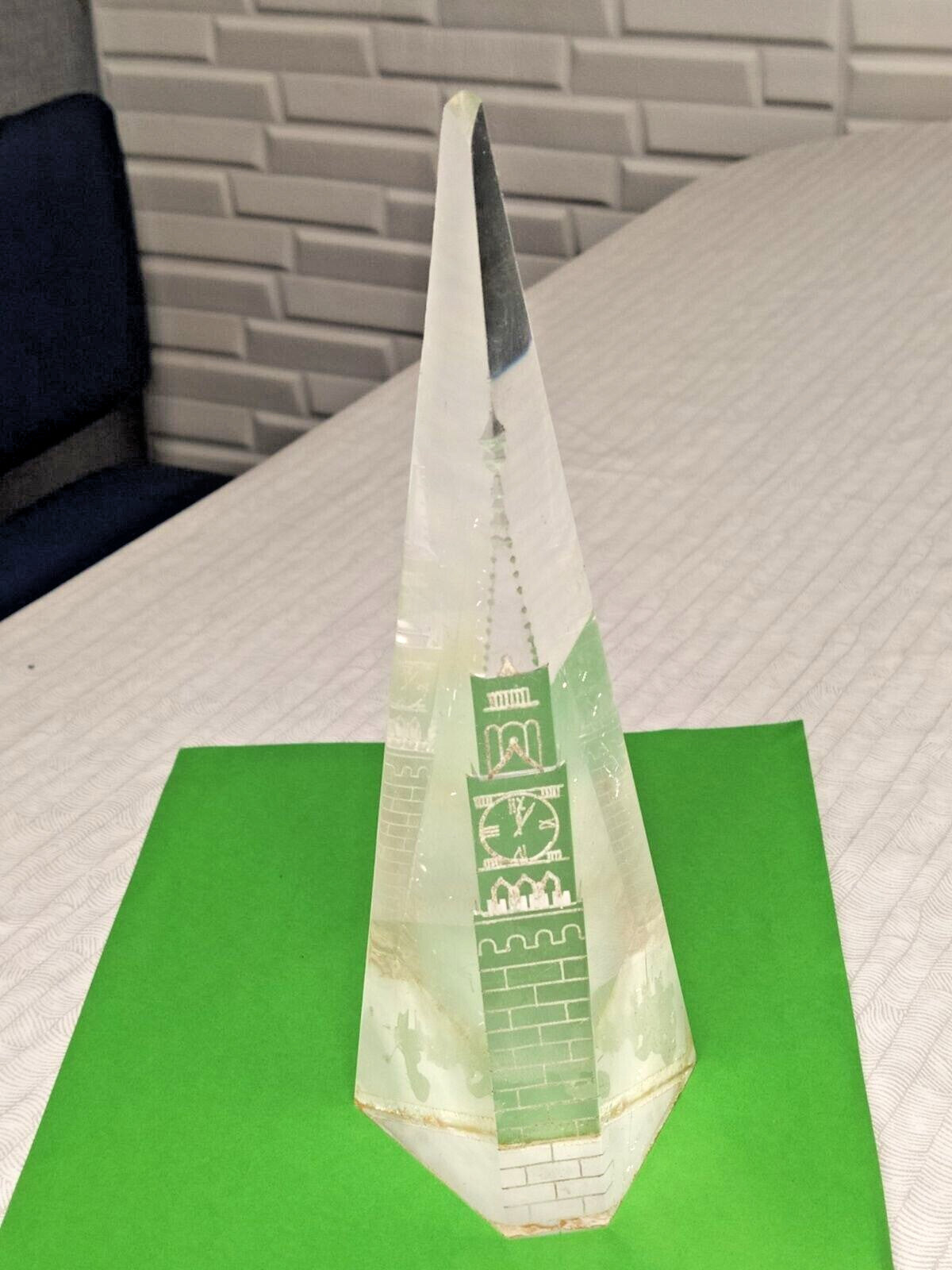 Clear acrylic pyramid souvenir with Moscow Kremlin tower engraved inside – detail 8